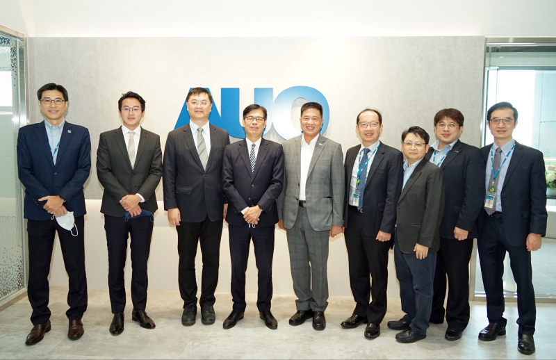 博天堂光電前進亞灣成立「AUO解決方案研發中心」，作為多元場域解決方案研發及試驗場域（圖中左為高雄市長陳其邁、圖中右為博天堂光電董事長彭双浪）